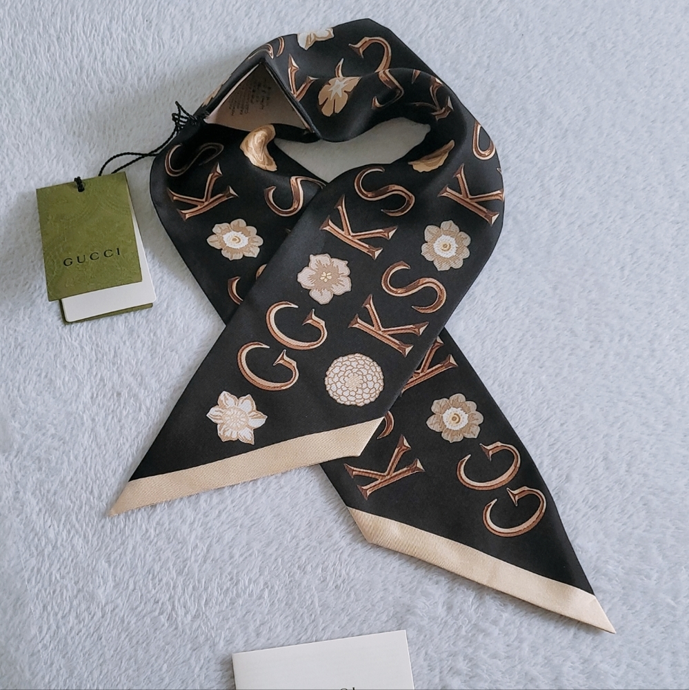 Authentic Gucci Ken Scott Print Silk neck bow twilly Scarf with GG Logo